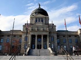 TMGM平台消息:RIO的“微醺”领地,突然站满了重量级玩家